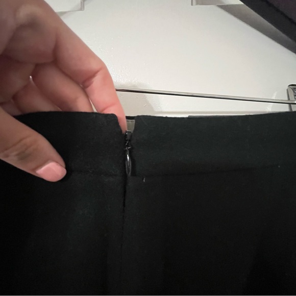 J. Crew Classic Black The Pencil Skirt. Wool SZ 4 Minimalist Neutral Normcore - Picture 4 of 7